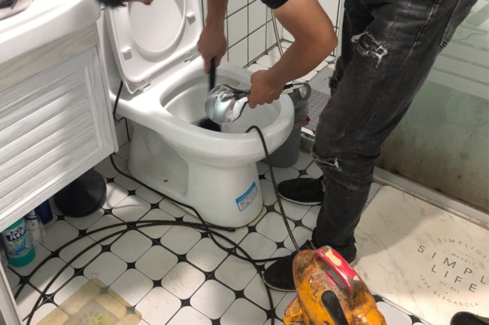 海沧马桶堵塞自己疏通还是找师傅?专业上门服务让你省时更省心